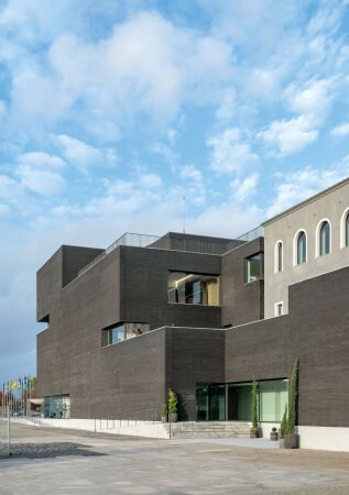 Rathaus in Trofa von NOARQ