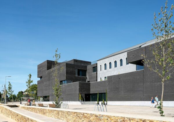 Rathaus in Trofa von NOARQ