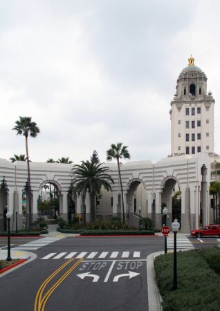 Charles W. Moore und Urban Innovations Group mit Albert C. Martin and Associates: Beverly Hills Civic Center, Beverly Hills CA (19821990)