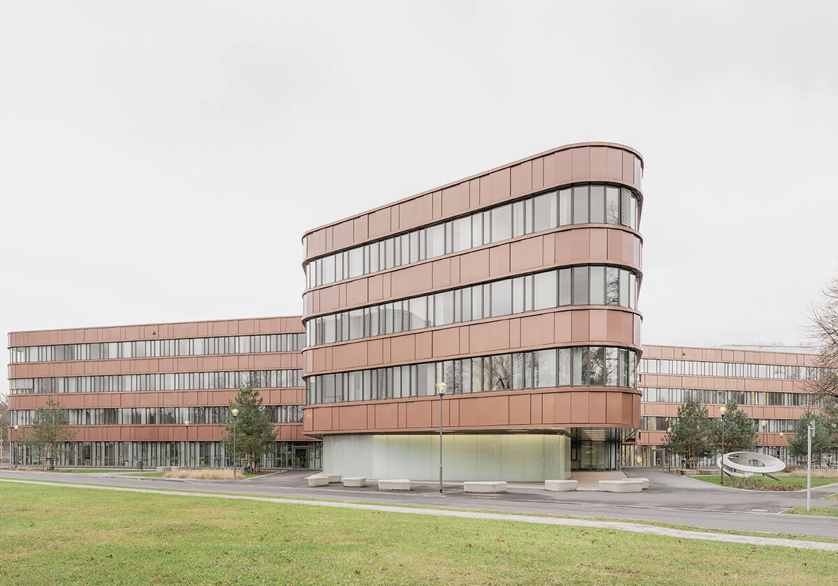 Vier Zacken für die Raumfahrt - Bürogebäude in Köln von kister scheithauer gross