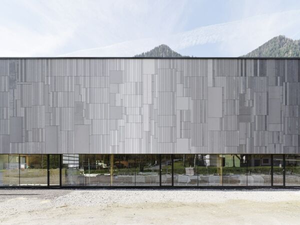 Turn On Partner: Rieder Campus  RCL Halle in Maishofen von Kessler2 mit Rieder Facades