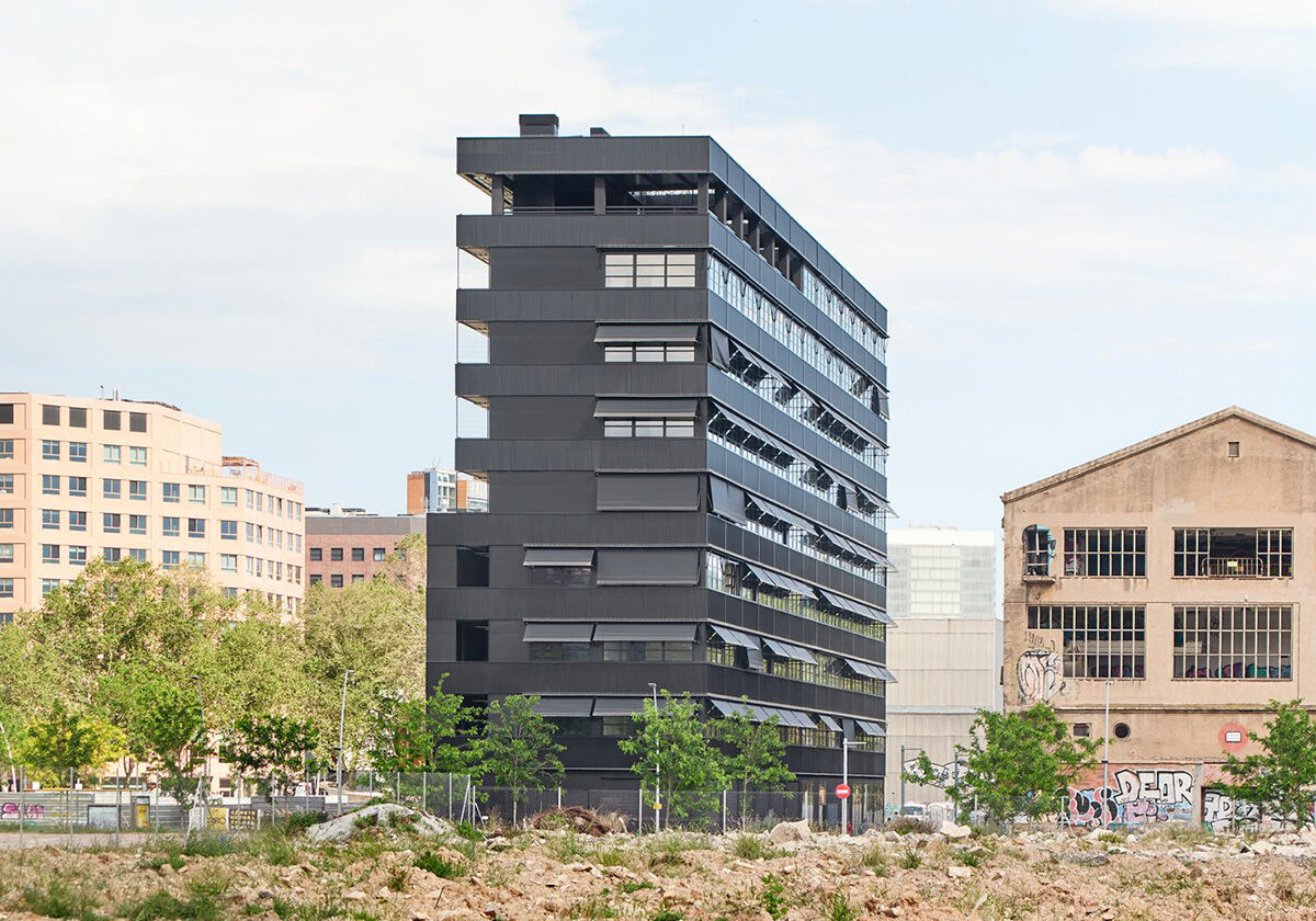 104 Module in Barcelona - Geschosswohnen von Vivas Arquitectos und EXE Arquitectura