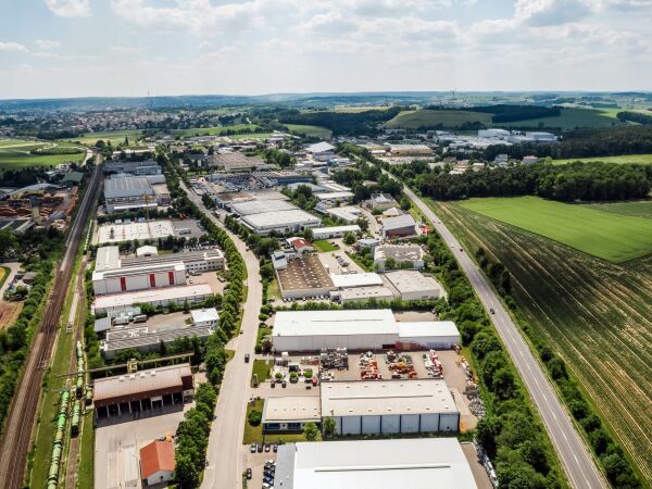 E18 Regensburg: angrenzendes Gewerbegebiet