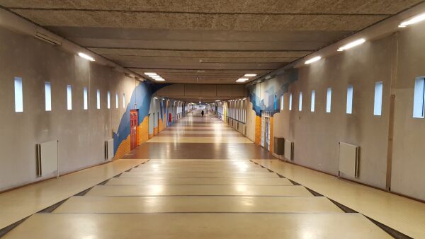 Die zentrale Erschlieungsachse wurde in ironischer Anspielung an Amsterdams Einkaufsmeile Kalverstraat genannt.