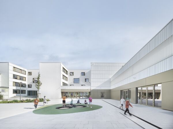 Sanierung und Erweiterung einer Grundschule in Strausberg von TRU