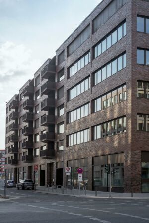 Zwei Wohn- und Gesch�ftsh�user in Berlin von Robertneun