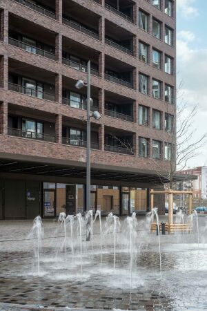 Zwei Wohn- und Gesch�ftsh�user in Berlin von Robertneun