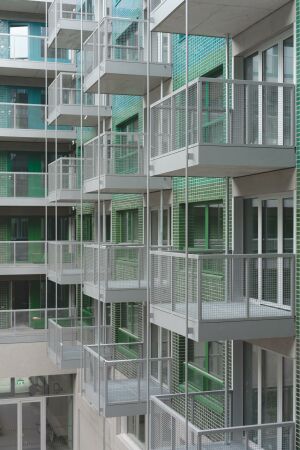 Zwei Wohn- und Geschftshuser in Berlin von Robertneun