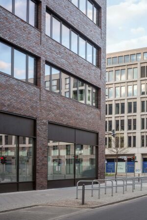 Zwei Wohn- und Gesch�ftsh�user in Berlin von Robertneun