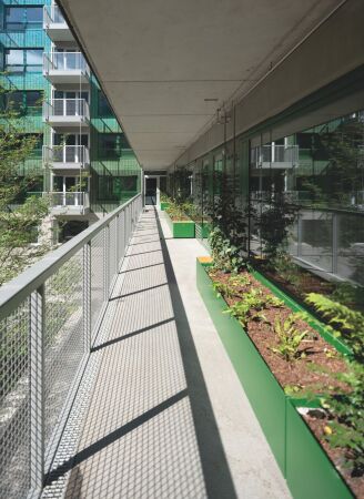 Zwei Wohn- und Gesch�ftsh�user in Berlin von Robertneun