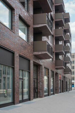 Zwei Wohn- und Gesch�ftsh�user in Berlin von Robertneun