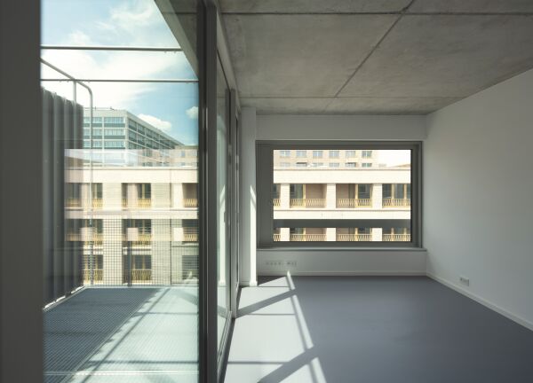 Zwei Wohn- und Gesch�ftsh�user in Berlin von Robertneun