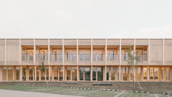 Firmenerweiterung in Ernstbrunn von juri troy architects