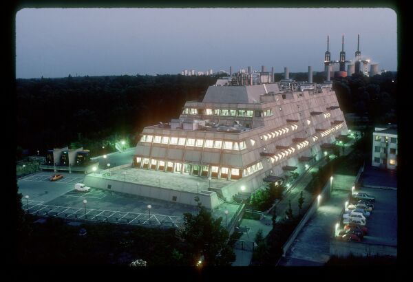 Fotografie fr einen Bericht aus dem Musebunker von Peter-Matthias Gaede mit dem Titel Ein Platz fr viele Tiere, der in der November-Ausgabe 1984 des Magazins GEO erschien.