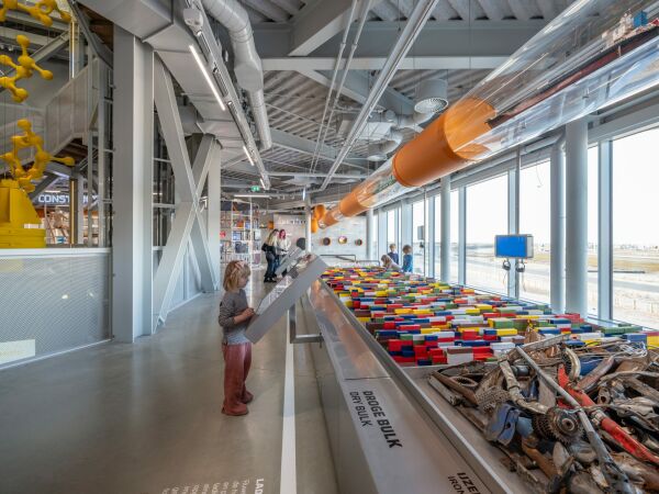 Besucherzentrum im Rotterdamer Hafen von MVRDV