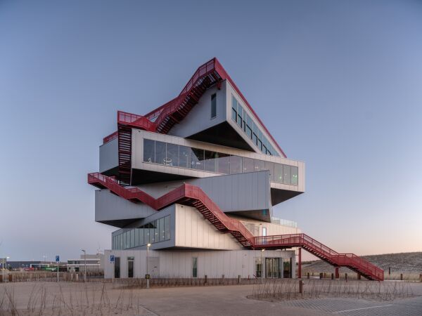 Portlantis ist das von MVRDV geplante, neue Besucherzentrum am westlichsten Ende des gigantischen Hafens in Rotterdam.