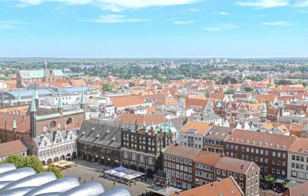 Blick von St. Petri auf die Altstadt und das Bildungshaus