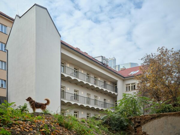 Sanierung in Prag von Plus One Architects