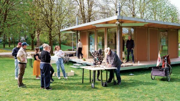 NEB-Action: Neuperlach Isst Gr�n Testbau Gartenbaumodule