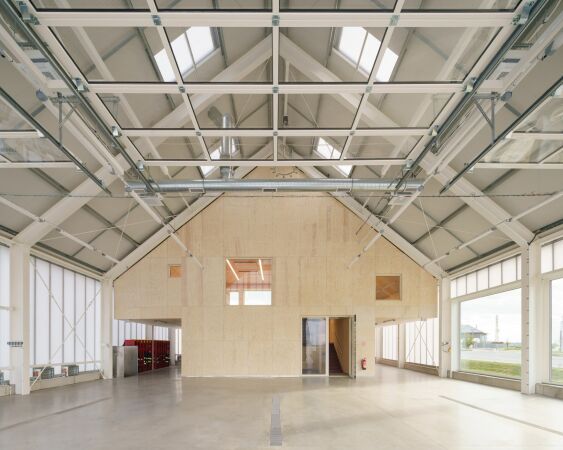 Feuerwehr in Ps�ry von SOA architekti