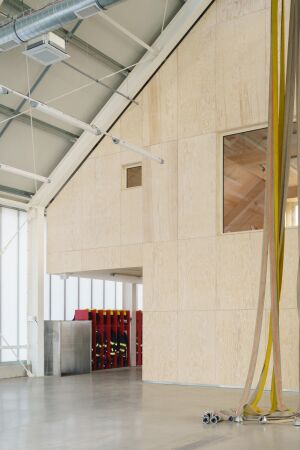 Feuerwehr in Ps�ry von SOA architekti