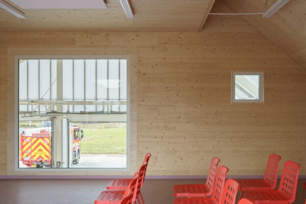 Feuerwehr in Psry von SOA architekti