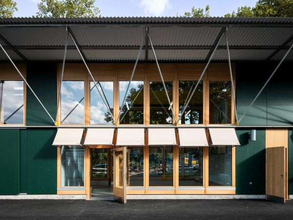 Busbahnhof von Holzhausen Zweifel Architekten