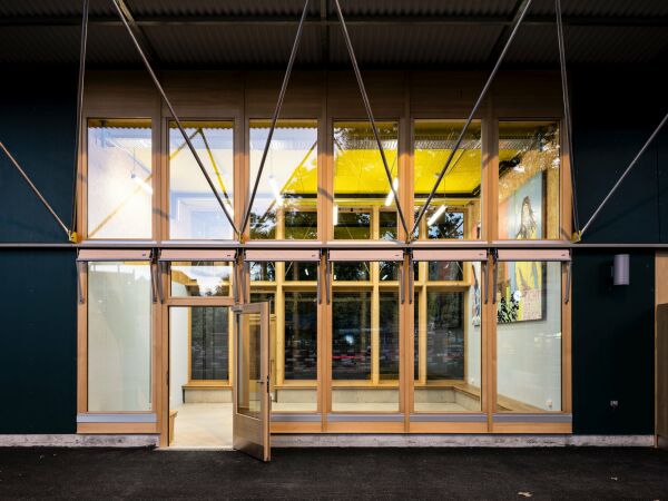 Busbahnhof von Holzhausen Zweifel Architekten