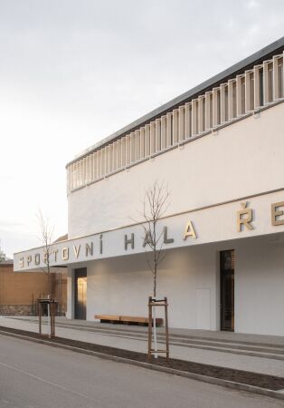 Sporthalle bei Prag von Grido Architekti