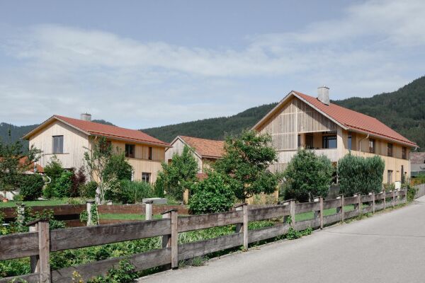 Drei Massivholzhuser in Bayern von Sven Wiebe Architekten