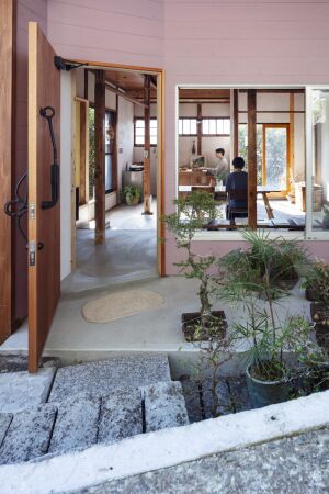 Verlagsgebäude Manazuru 2 von Miho Tominaga und Takahito Ito / tomito architecture in Manazuru (2018)
