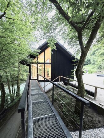 Tickethuschen in Slowenien von OFIS Arhitekti