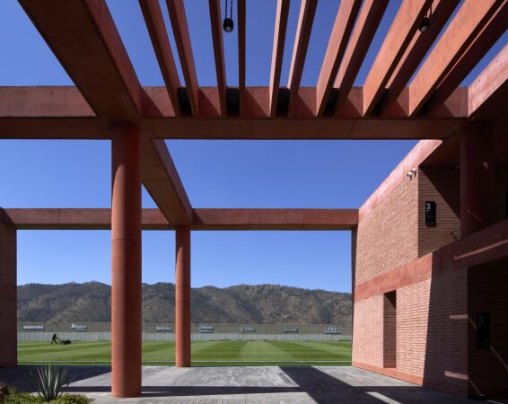 Fuballakademie in Guadalajara von Sordo Madaleno