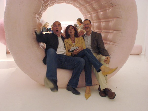 Herzlichkeit, Offenheit und Freude  damit haben Hans-Jrgen Commerell (links) und Kristin Feireiss Aedes zu einem Ort gemacht, der mehr ist als ein Ausstellungsraum.