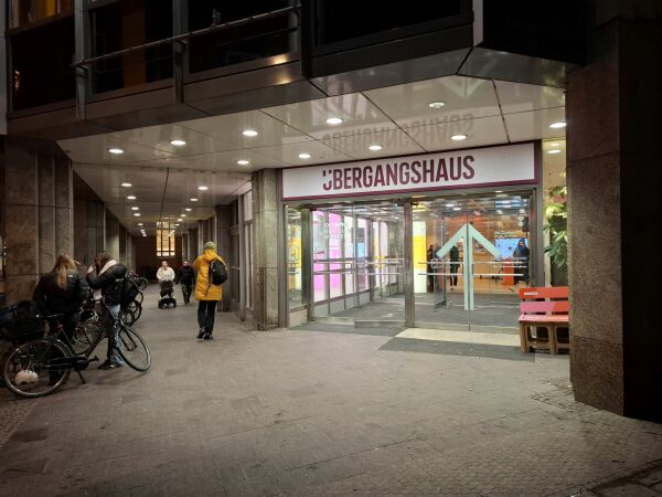 Grorume im Wandel: Das frhere Karstadt  Gebude in der Lbecker Knigstrae dient aktuell als bergangshaus fr Kultur und Bildung (1996, Harald Deilmann).