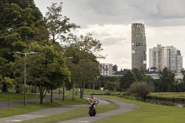 Wohnhochhaus in Curitiba von Architects Office + Triptyque