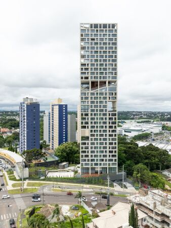 Wohnhochhaus in Curitiba von Architects Office + Triptyque