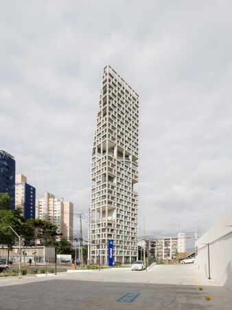 Wohnhochhaus in Curitiba von Architects Office + Triptyque