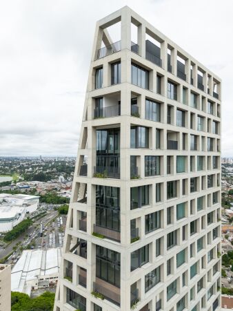 Wohnhochhaus in Curitiba von Architects Office + Triptyque