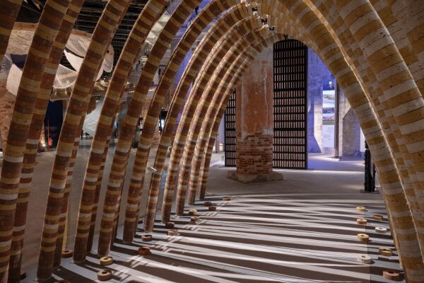 Besondere Erwhnung Hauptausstellung: Elephant Chapel von Boonserm Premthada