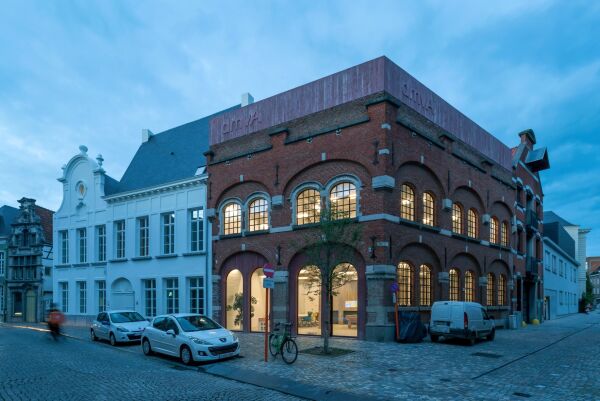 Umbau in Mechelen von dmvA architecten