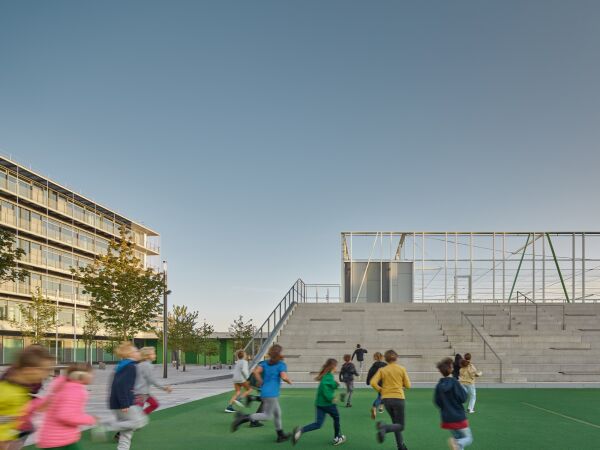 Gymnasium und Fahrradgarage von h4a