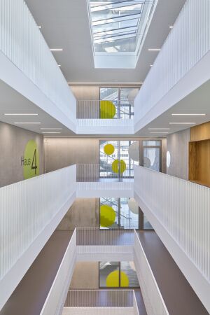 Gymnasium und Fahrradgarage von h4a