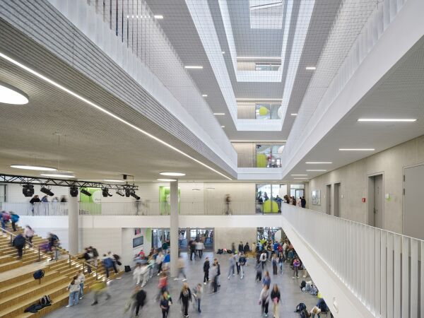 Gymnasium und Fahrradgarage von h4a