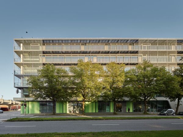 Gymnasium und Fahrradgarage von h4a