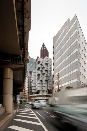 Kurokawa Kishōs Kapselturm in Tōkyō, der 2022 abgerissen wurde.