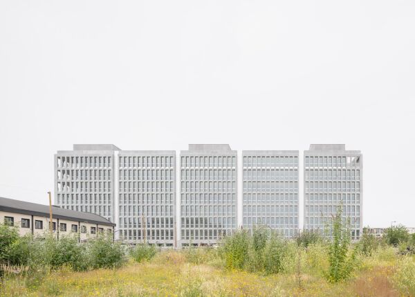 Bro- und Hotelkomplex bei Paris von KAAN Architecten