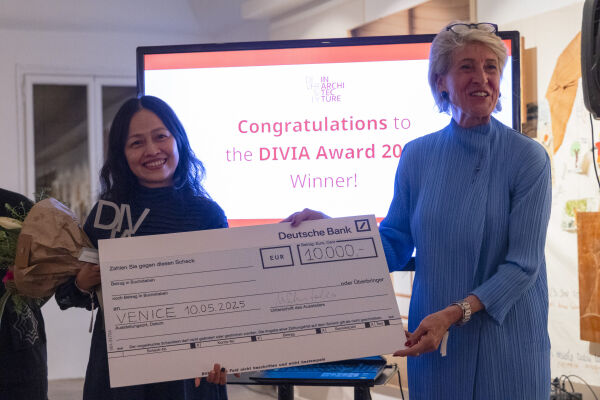 Trần Thị Ngụ Ngn mit Award-Initiatorin Ursula Schwitalla