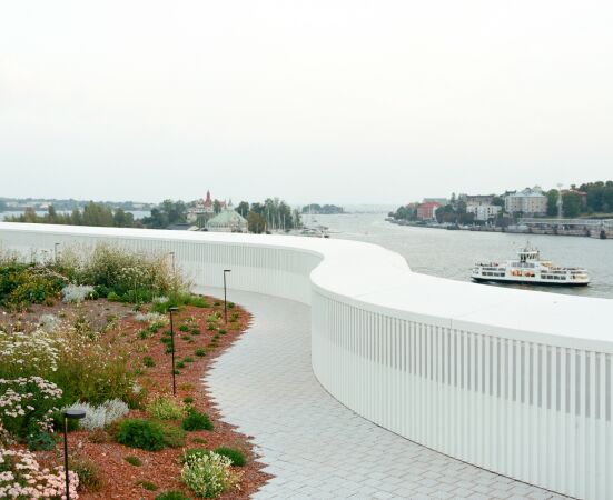 Bro und Hotel von Anttinen Oiva Architects