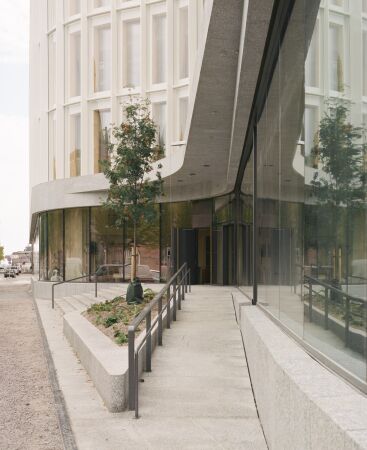 Bro und Hotel von Anttinen Oiva Architects